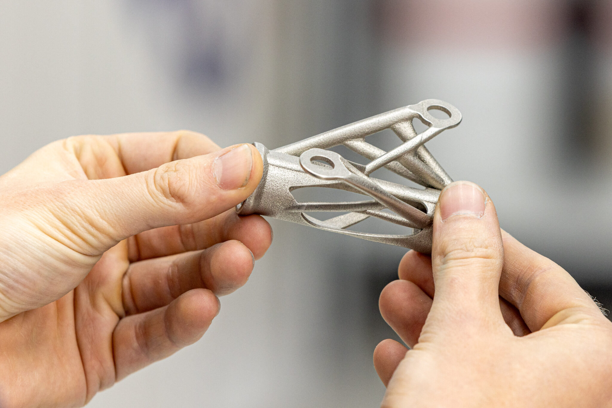 Topologie-geoptimaliseerde metal-look bracket SLS — Parts on Demand