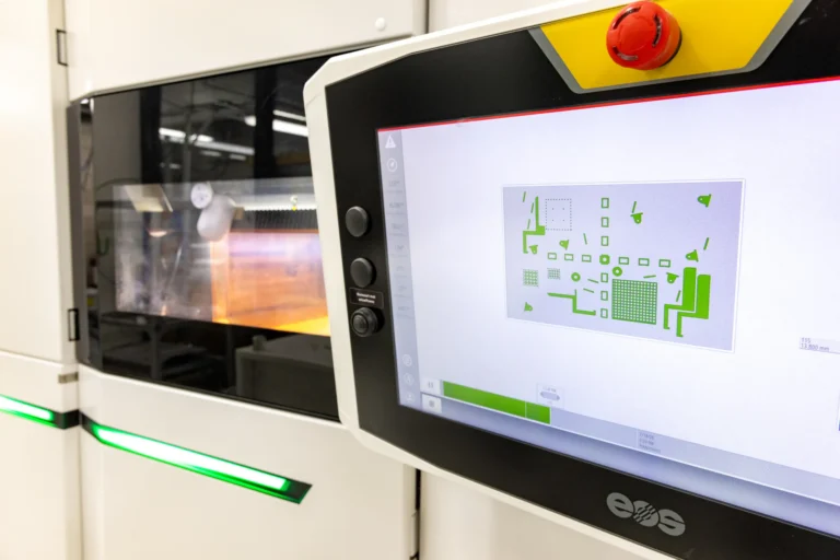 Nesting-layout van een buildjob op het bedieningsscherm van een EOS-printer