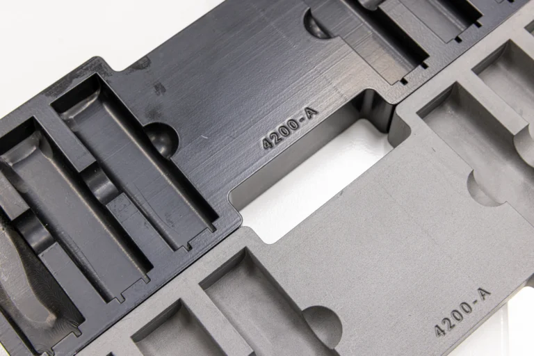 Twee geprinte fixtures met het artikelnummer 4200-A in het onderdeel meegeprint